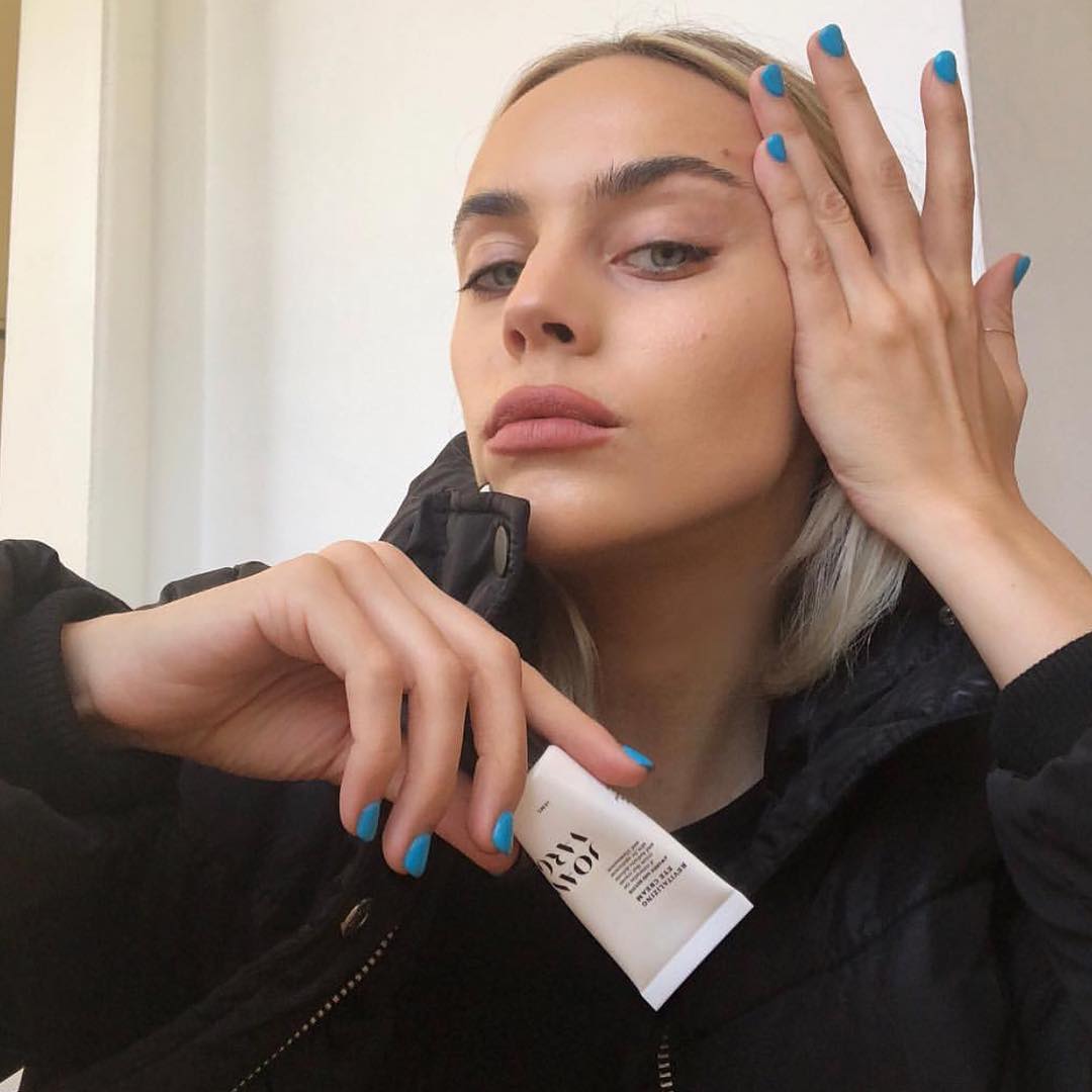 Transform Your Eye Care Routine with Joanna Vargas Bright Eye Firming Mask