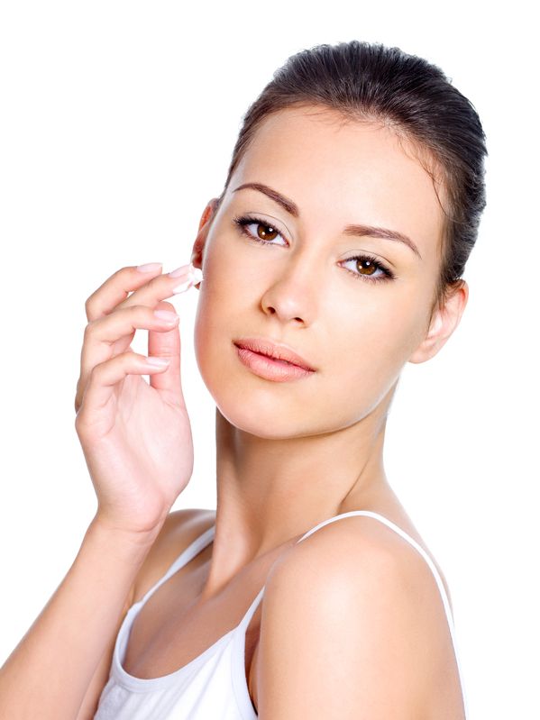 Natural Moisturizing Serums and Creams for Ageless Skin