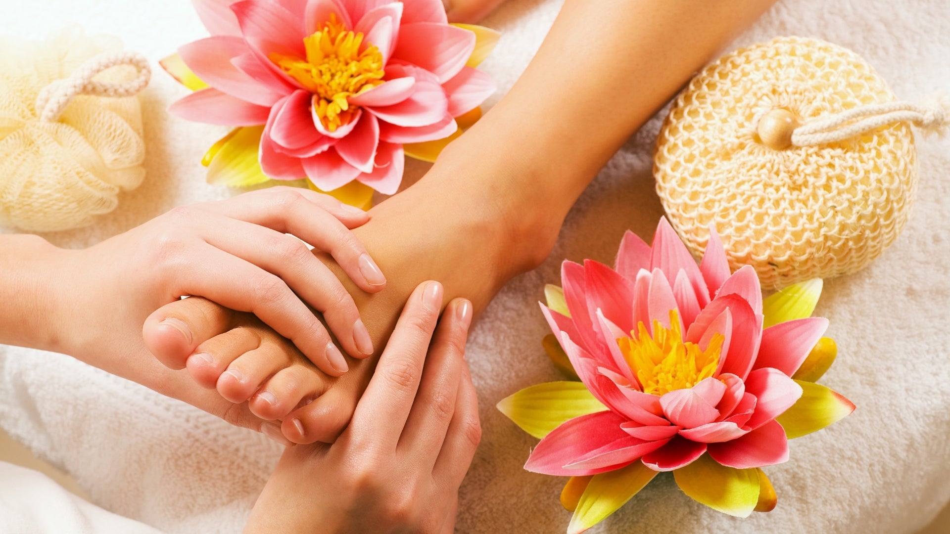 Post Natal Massage: Benefits + What to Book